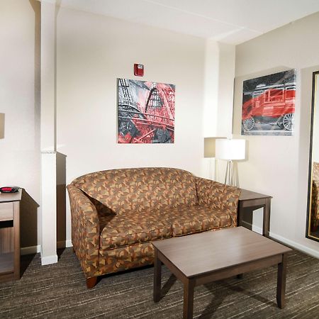 Best Western Plus Sandusky Hotel & Suites Exterior foto